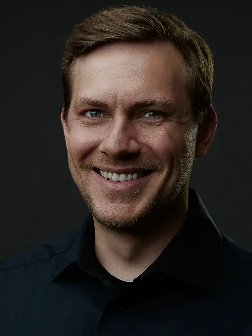 Porträt von Dr. Lukas Müller – Senior Data Scientist mit Fokus auf maschinelles Lernen und Forecasting