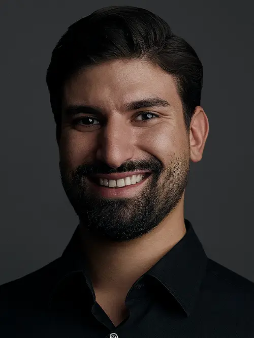 Porträt von Carlos Lopez – Data Scientist für KI-Modelle und datenbasierte Analysen