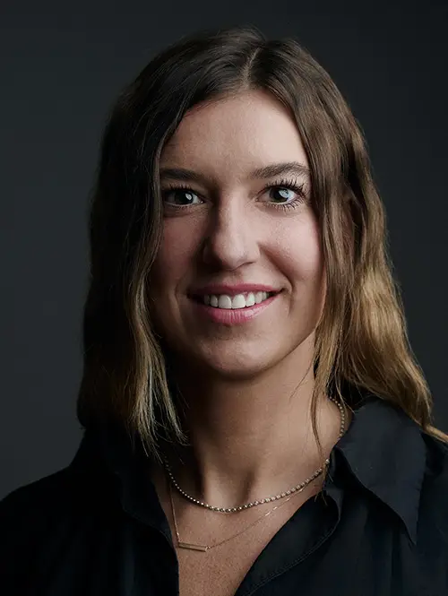 Porträt von Hannah Zimmer – Marketing & Sales Managerin für datengetriebene KI-Lösungen und Kundenkommunikation
