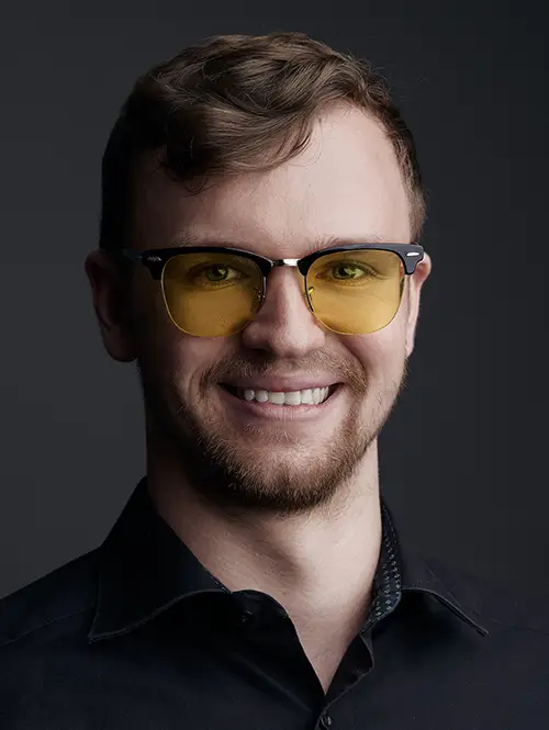 Porträt von Dr. Leonard Grebe – Senior Data Scientist mit Spezialisierung auf Machine Learning und Forecasting
